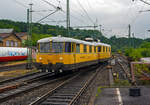 Der Gleismesszug 725 004-6 / 726 004-5 der DB Netz Instandhaltung fährt am 27.06.2012 von Betzdorf (Sieg) auf die Hellertalbahn.