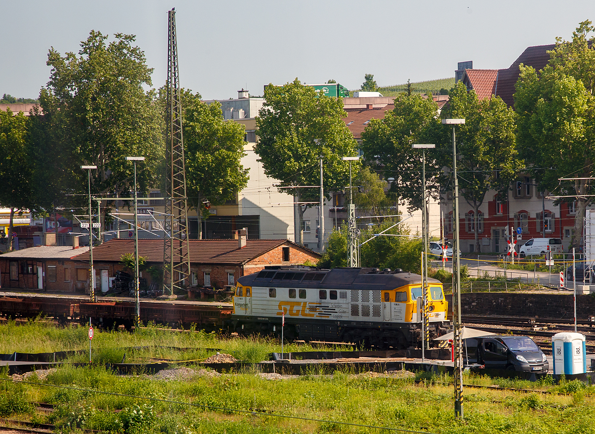 Die V 300.18 bzw. 232 446-5 (92 80 1232 446-5 D-SGL) der SGL Schienen-Gter-Logistik GmbH steht am 04.06.2019 bei Stuttgart (aufgenommen aus einem Zug). 