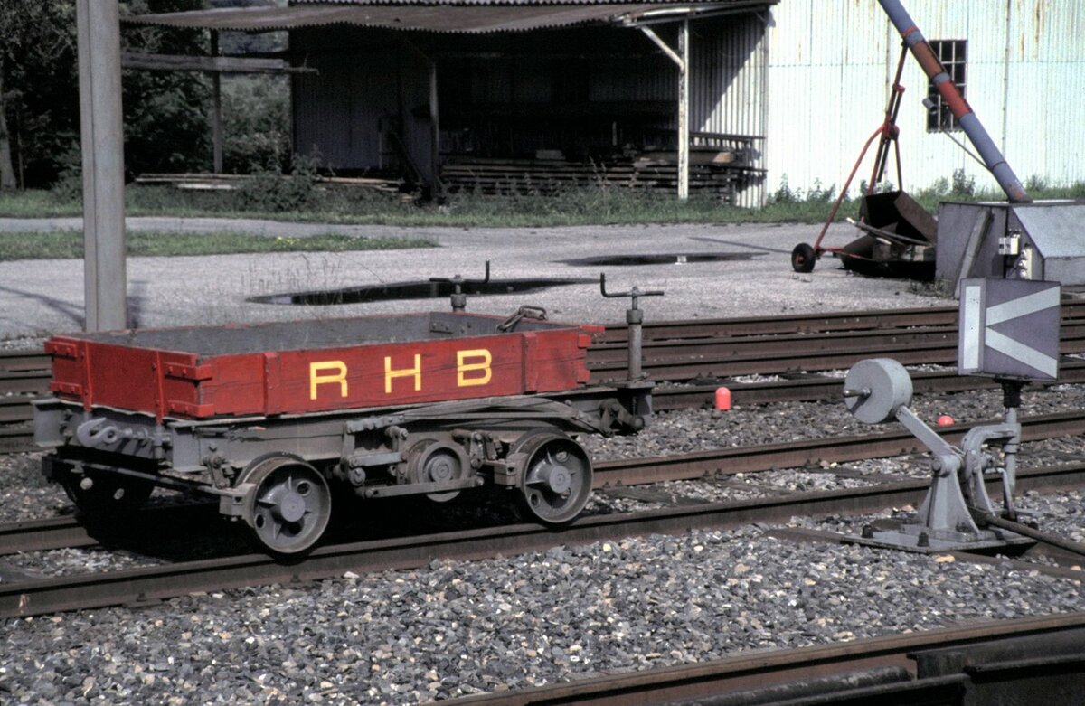 Rorschach-Heiden-Bahn (RHB) Reparaturanhnger mit besonderem Bremssystem in Heiden am 10.07.1993. 