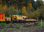 Der 150 t Kirow Gleisbaukran KRC 1200+ (ein Kirow MULTI TASKER KRC 1200+,  99 80 9419 005-0 D-BRS  „DONAU“  (ex 97 82 55 508 17-5) der STRABAG Rail GmbH ist am 27.10.2021 in