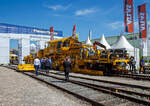 Die Plasser & Theurer Schotterverteil- und Planiermaschine USP 2000 C2-2 der Eiffage Rail (NL der Eiffage Infra-Bau GmbH, Herne), Schweres Nebenfahrzeug Nr.