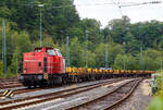 gleisbau-2/769051/die-203-115-1-held-der-schiene Die 203 115-1 'Held der Schiene' (92 80 1203 115-1 D-RCCDE) der Rail Cargo Carrier - Germany GmbH (ehem. EBM Cargo) ist am 09.08.2019 mit der Langschienentransporteinheit TE 06-10 (Ladelnge 120 m) der Bauart Robel (auf umgebauten 4-achsigen Drehgestell-Flachwagen der Gattung Res 072-1) der DB Bahnbau Gruppe GmbH im Rbf Betzdorf (Sieg) abgestellt.

Die V 100.1 wurde 1972 bei LEW (VEB Lokomotivbau Elektrotechnische Werke „Hans Beimler“, Hennigsdorf) unter der Fabriknummer 13489 gebaut und als 110 450-4 an die DR ausgeliefert. 1984 erfolgte der Umbau in 112 450-2, die Umzeichnung in 202 450-3 erfolgte 1992, die Ausmusterung bei der DB erfolgte 1998. Im Jahre 2002 erfolgte durch ALSTOM Lokomotiven Service GmbH, Stendal der Umbau gem Umbaukonzept 'BR 203.1' in die heutige 203 115-1, die Inbetriebnahme war im Jahr 2005. Von 2005 bis Dezember 2010 war die Lok von ALSTOM Lokomotiven Service GmbH wieder an die DB (DB Regio bzw. DB Schenker) vermietet, bis sie Anfang 2011 an die EBM verkauft wurde.