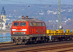 Die 218 261-6 der Bahnbau Gruppe (DB Gleisbau) fhrt am 09.03.2014 mit einem Langschienenzug durch Koblenz-Ehrenbreitstein in Richtung Sden (Rheinaufwrts).