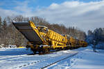 Einige Plasser & Theurer Material-, Förder- und Siloeinheiten MFS 38 (teilweise BSW 2000 - Bunker-Schüttgut-Wagen genannt) der HERING Bahnbau, Burbach, sind am 09 Januar 2021 auf dem