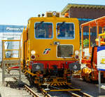 Mit dieser UNIMAT COMBI 08–275 hat Plasser & Theurer (Linz) nun 16.000 Gleisbaumaschinen ausgeliefert, sie wurde auf der iaf in Mnster prsentiert (am 01.06.2017) und an die Rete Ferroviaria